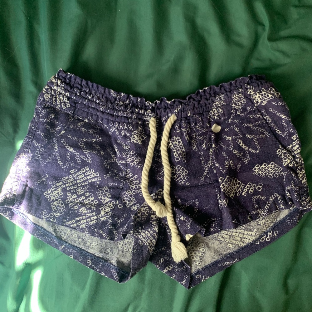 Super cute bluish purple Roxy shorts💜